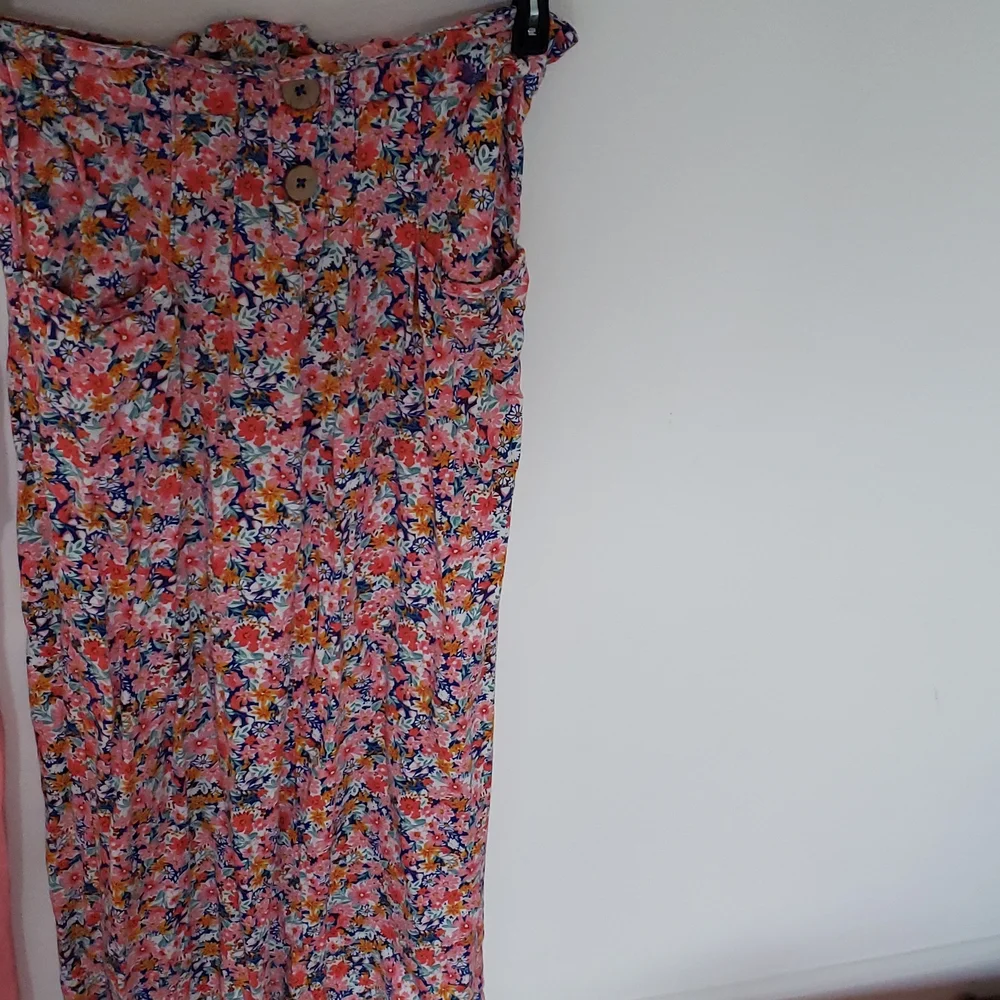 2 spectacular girls sz 12 Vince Camuto pants - Picture 3 of 3